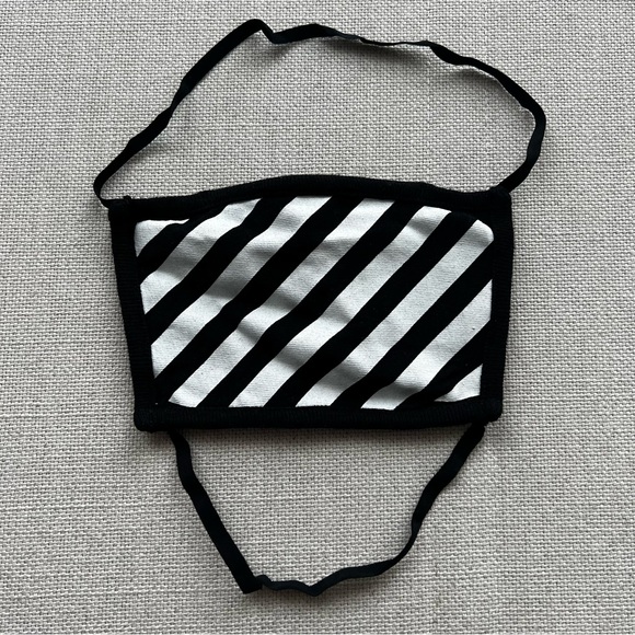 OFF-WHITE Black & White Diagonal Mask - Picture 5 of 8
